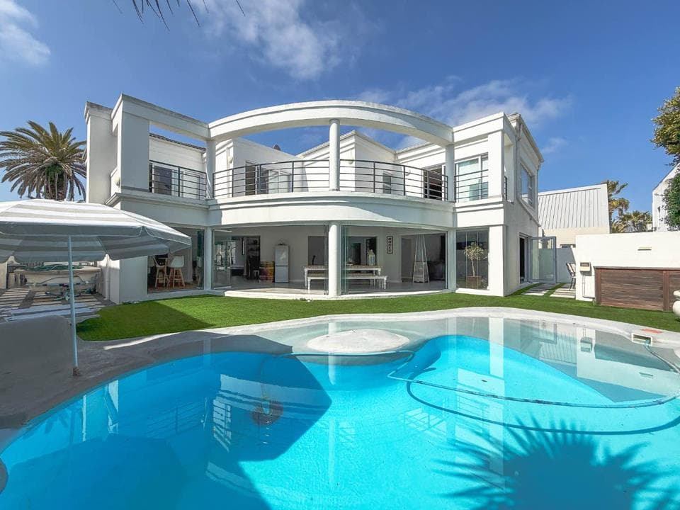 5 Bedroom House for Sale in Sunset Beach